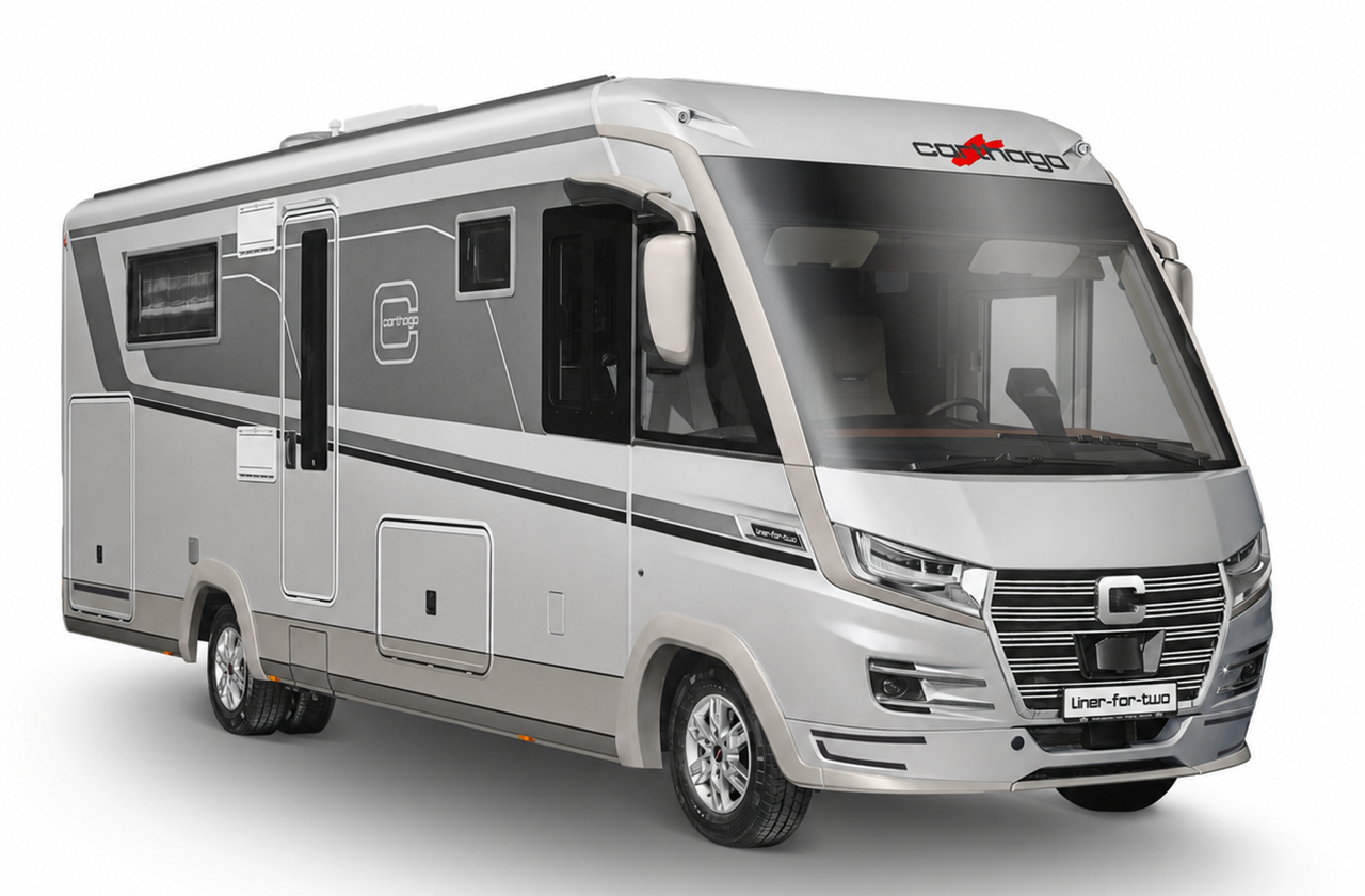 Carthago liner for two auf Iveco Daily in Silber, Schrägansicht von vorne